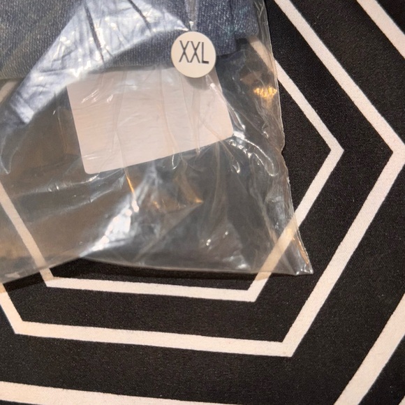 Brand new pair of high waisted criss cross button jeans - Picture 5 of 5